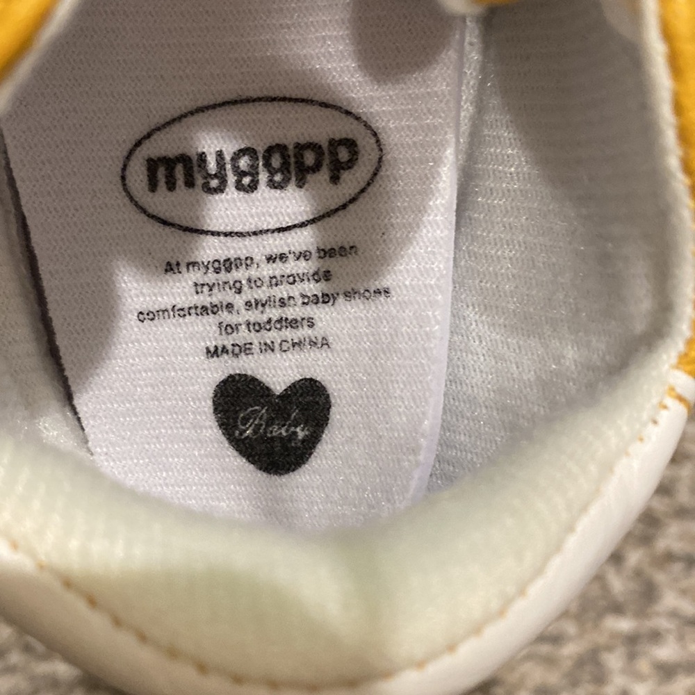 First walker shoe. Yellow - Picture 3 of 5